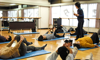 和田先生の経絡リンパセルフマッサージ写真２