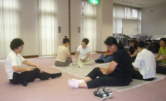 神奈川県小田原市の杉本先生の経絡リンパセルフマッサージ写真０２